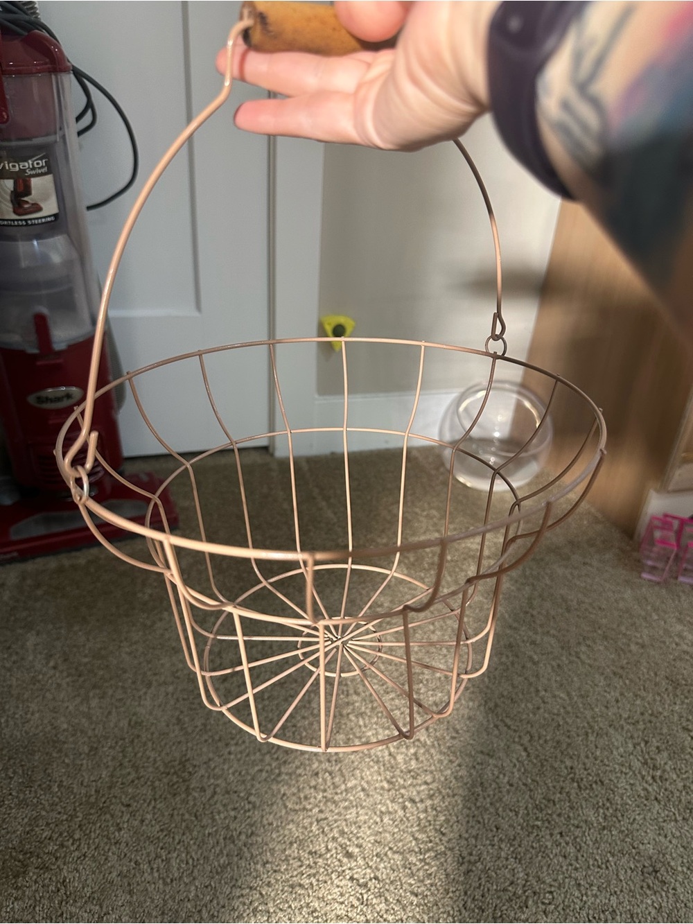 Tan Wire Hanging Basket with Wooden Handle